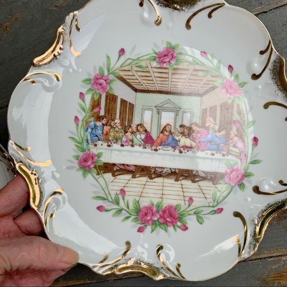 EUC Vintage 2 Religious Wall Plates - Picture 13 of 16